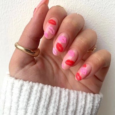 unghie san valentino stampa bacio